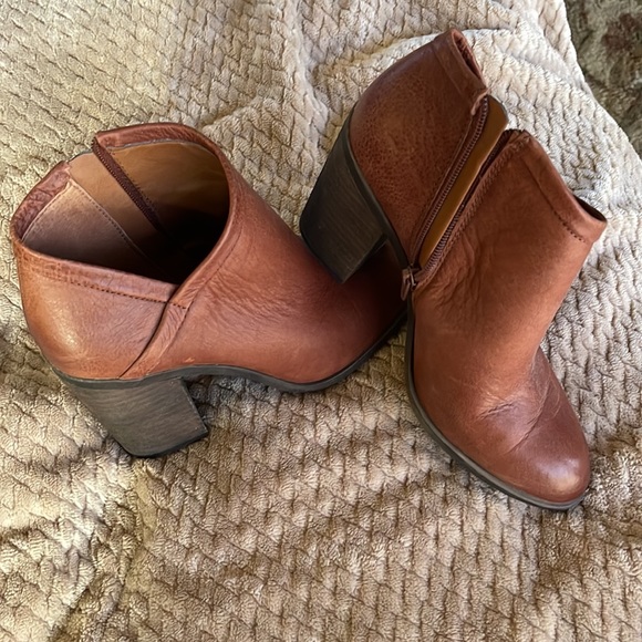 Lucky Brand Booties EUC - Picture 5 of 5